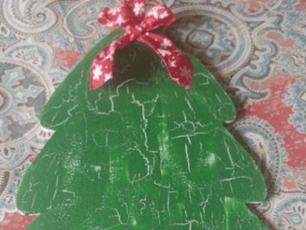 How to Create a Dixie Belle Paint Christmas Tree Crackle