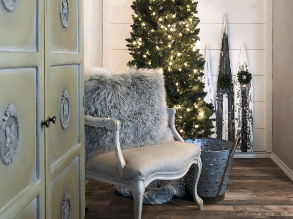 Create Rustic Christmas Decor - Dixie Belle Paint Company