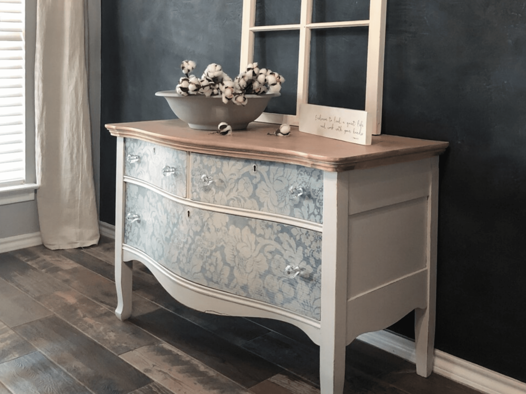 How to Apply Decoupage on Wood Furniture
