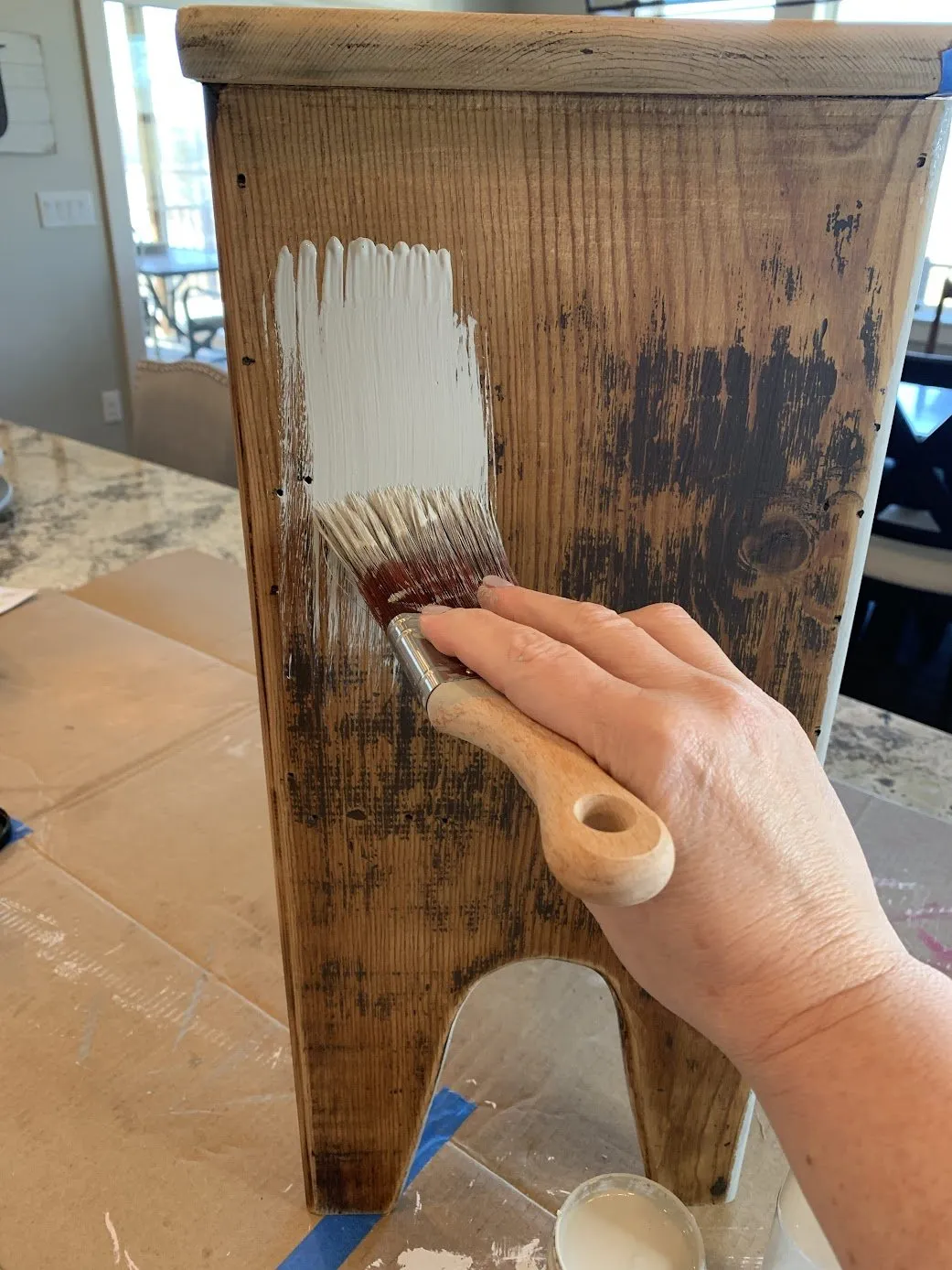 How to Paint & Distress Furniture!
